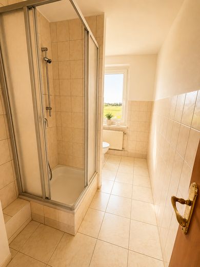 4-Zimmer-Wohnung in Altenpleen – ideal für Familien oder Paare – Bad mit Dusche