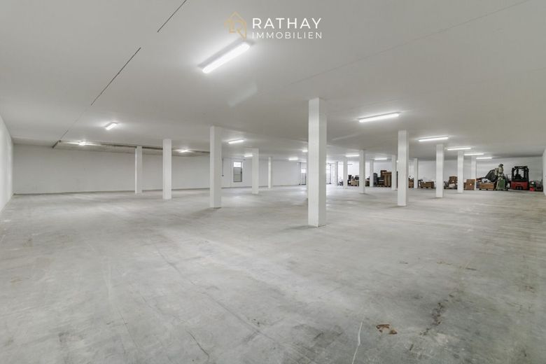 Attraktive Lagerhalle mit 800qm in sehr guter Lage von Schierling zu vermieten – Halle