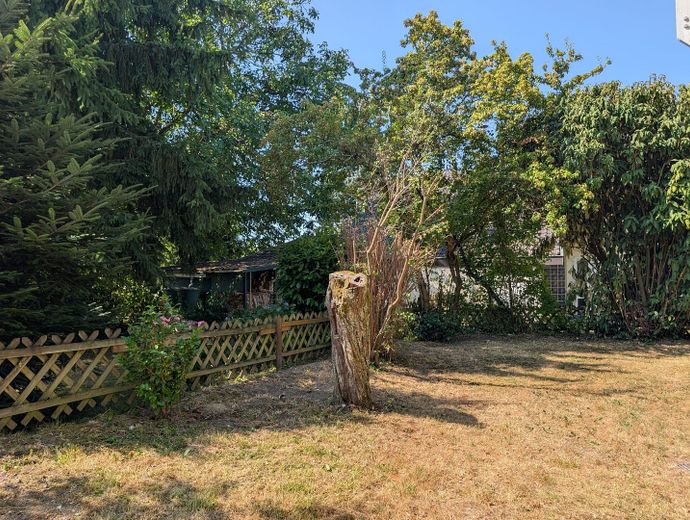 Hochwertig kernsanierte 2-Zi.-Gartenwohnung mit Terrasse & großem Garten – फोटो 3