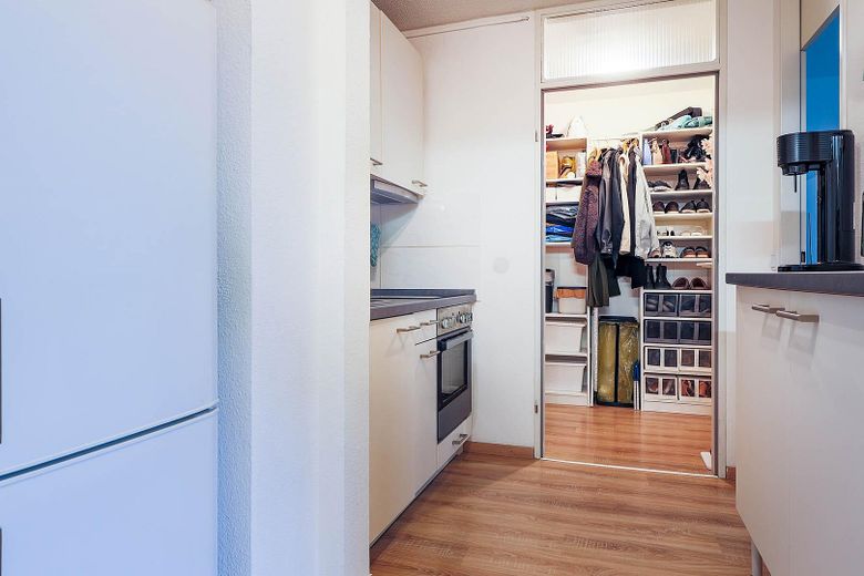 Commission-free 2-room apartment with balcony & garage in Konstanz – Diele