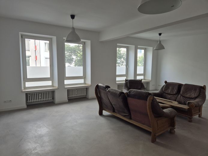 Friedrich-Ebert-Str. Loftetage mit ca 100qm, Meeting CoWorkingSpace, Asia Viertel im CBD – Vermietung ohne Wohnmöbel