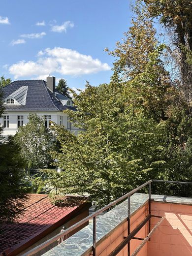 Helle 3-Zimmer-Wohnung mit Balkon in Westend – Blick vom Balkon 