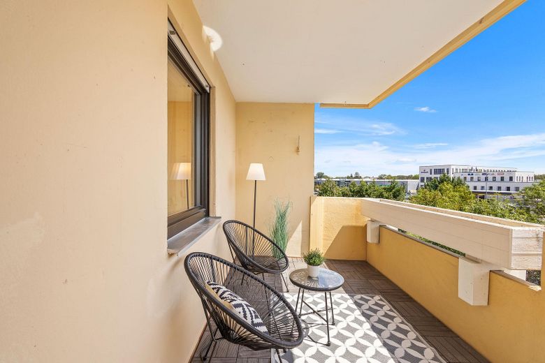 Sofort einziehen! Helle, moderne und lichtdurchflutete 4,5-Zi. Wohnung in guter Lage in Straubing! – Süd-Balkon