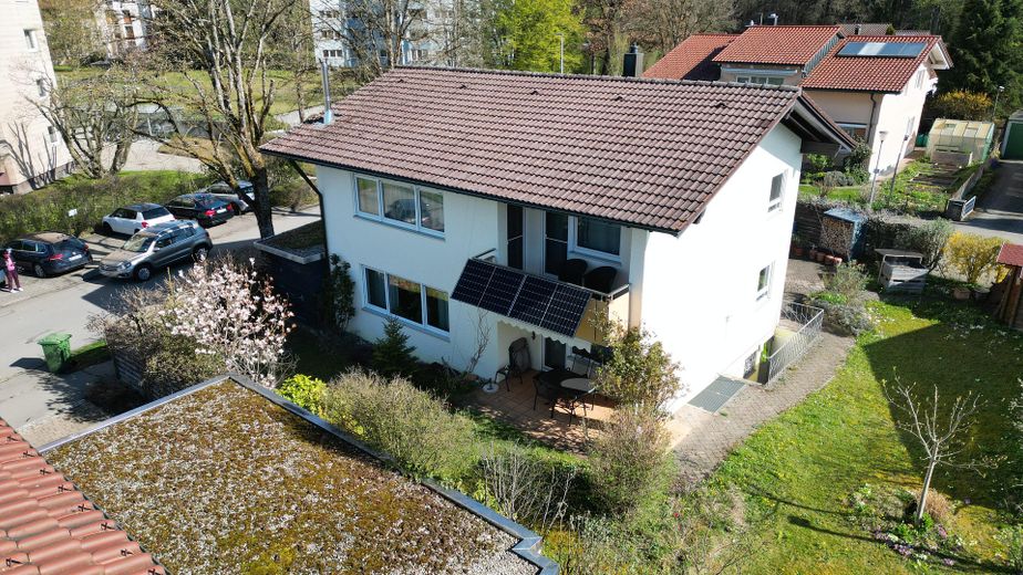 Przestronny dom jednorodzinny w topowej lokalizacji na sprzedaż od osoby prywatnej – Haus und Garten