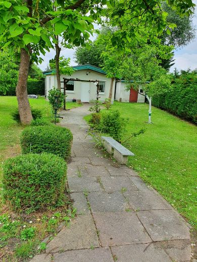 Haus mit Gartenfläche