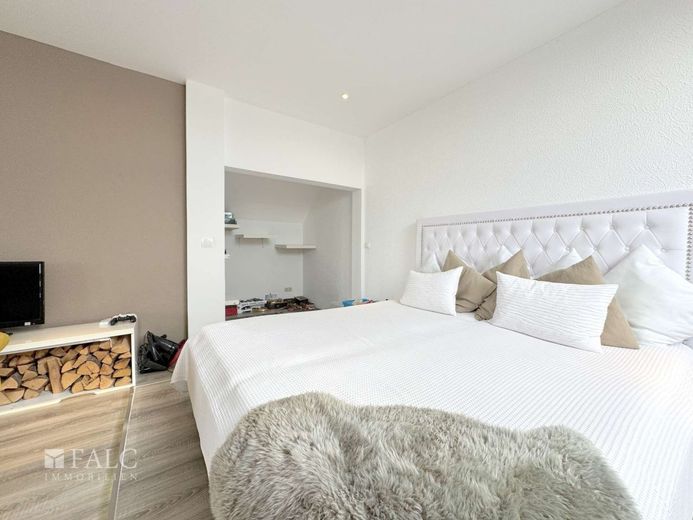 Moderner Flair trifft auf ruhige Idylle – Schlafzimmer