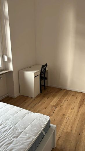 Pokój w mieszkaniu współdzielonym z dobrą infrastrukturą / Emserstraße 40, Frankfurt / WE6 / 2.OG po lewej / pok.1 – Schlafzimmer