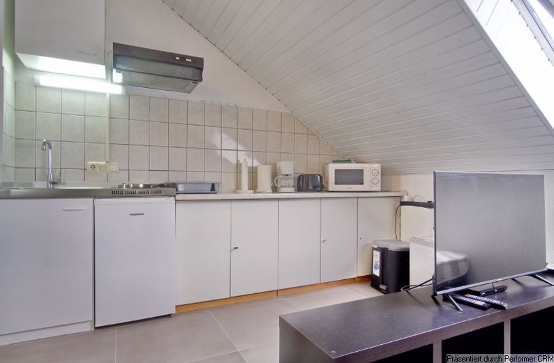 Volledig gemeubileerd 1-kamerappartement in Ratingen-Tiefenbroich, nabij luchthaven Düsseldorf. Maandelijkse schoonmaak inbegrepen. – 78303ec59927eb0ec77f0fab6bd031b464b8d2f0.jpg