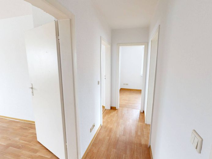 Appartement lumineux de 3 pièces avec salle de bains équipée d’une baignoire – Flur