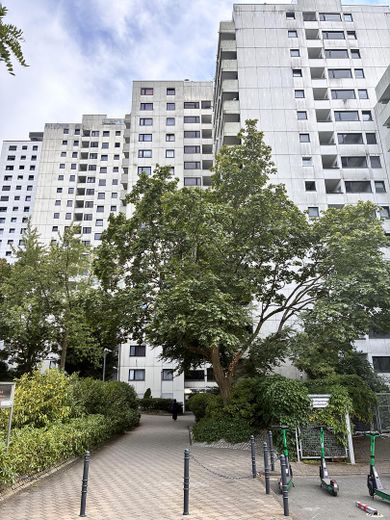 1-Zimmer Appartement in Frankfurt Sachsenhausen | Balkon | Möbliert | Leerstehend – Haus von außen