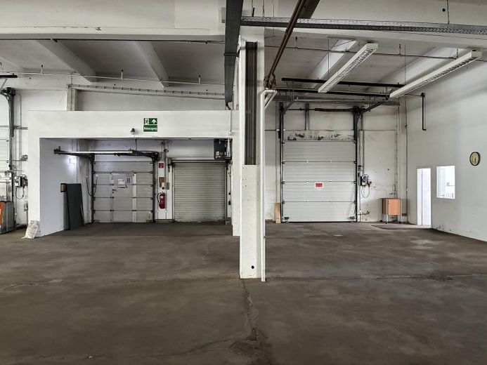 Lübbecke’de kiralık büyük depo binası, kısmi alanlar da mümkün! – Fotoğraf 3