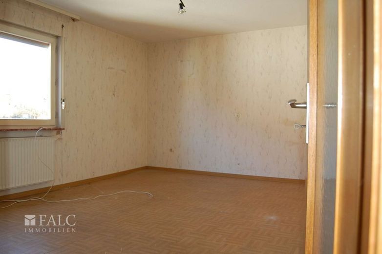 +++Immobile da ristrutturare con molto potenziale, senza commissioni!!!+++ – Zimmer 5_OG