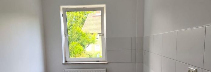 Endlich raus aus dem Elternhaus - frisch renovierte große 2 Zimmer Wohnung in zentraler Lage