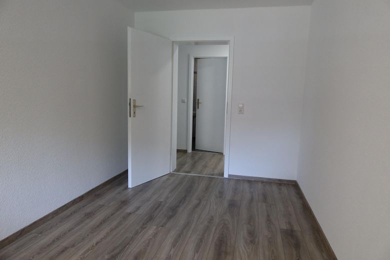 Appartement 3 pièces avec balcon et place de stationnement à Niefern – Kinderzimmer