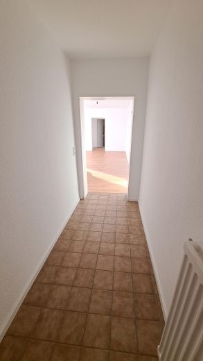 Diele mit Blick ins Wohnzimmer