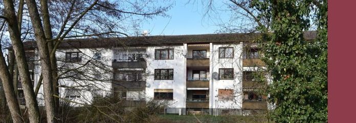 SENZA PROVVIGIONE A CARICO DELL’ACQUIRENTE! Appartamento al piano rialzato (4 vani, cucina, bagno) con porzione di giardino, loggia e garage. Posizione periferica!