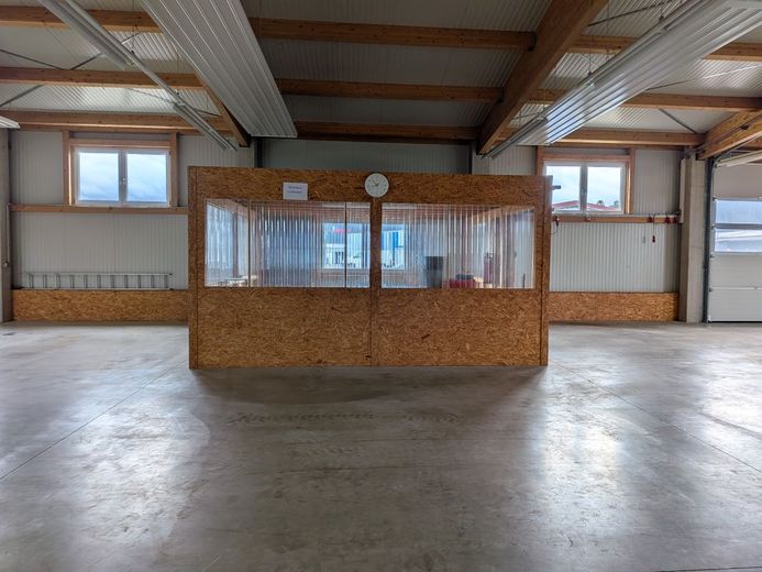 Produktions- und Lagerhalle zu vermieten – Einbau Halle