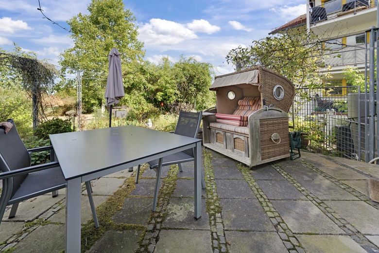 Reihenendhaus in Roßdorf mit 6 Zimmern, Terrasse und Garten: Platz für die ganze Familie – Terrasse