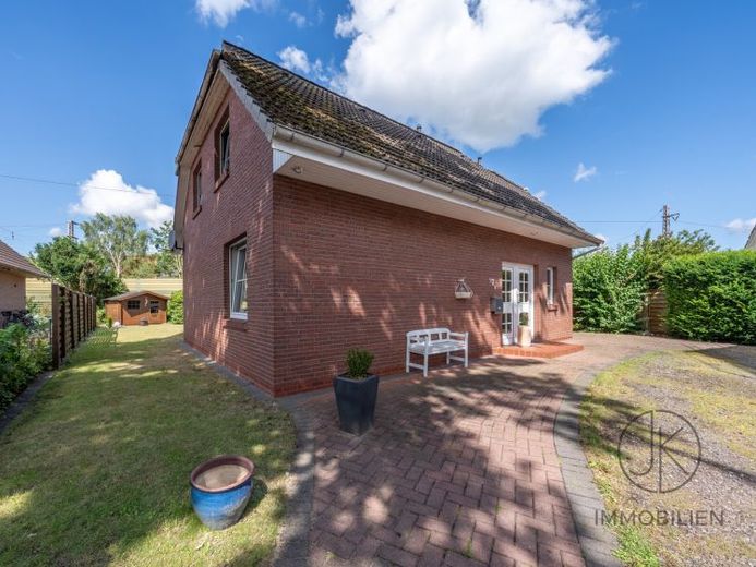 ***Gepflegtes Einfamilienhaus mit großem Garten, Terrasse und Carport in Ritterhude – Foto 1