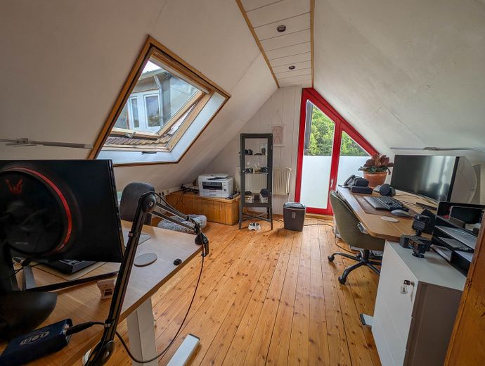 Handwerker & große Familien aufgepasst: Dreikanthof mit gültiger Baugenehmigung – 12 - Hinterhaus DG Büro