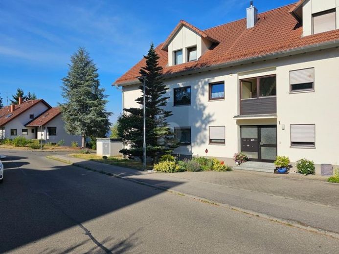 RUHIG GELEGEN MIT HERRLICHEM SCHLOSSBLICK – Foto 1