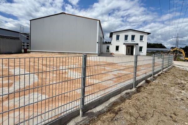 Primera ocupación – Inmueble comercial moderno y multifuncional con superficie de oficina y almacén