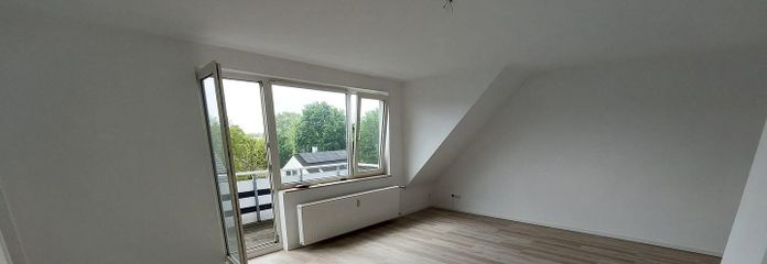 Apartamento de 1 habitación en última planta con balcón orientado al sur en Erkrath-Unterfeldhaus – Wohnraum