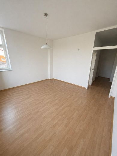 Wohnzimmer mit Küchenbereich