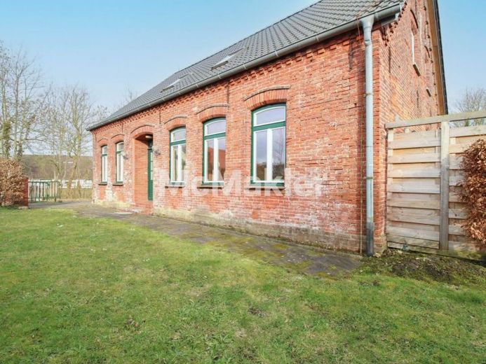Denkmaljuwel mit großem Grundstück – Projekt für Handwerker – Foto 1