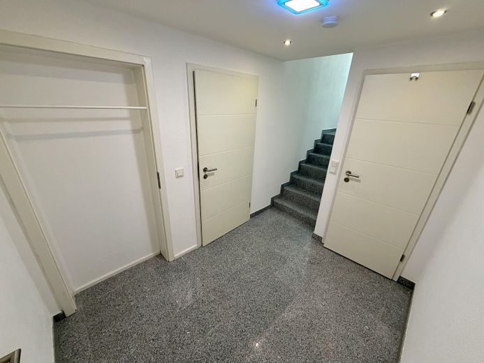 Piso split-level de alta calidad con carácter de casa en una ubicación privilegiada de Junkersdorf – Flur 4 UG