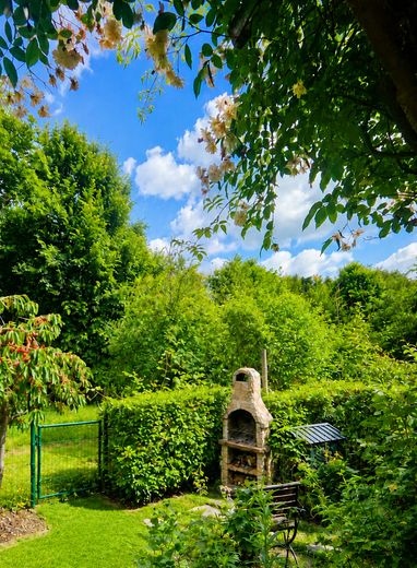 Wohnen im Grünen: Modernes Townhouse mit Garten und zwei Dachterrassen – Grill/Feuerstelle