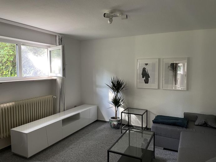 Großes Mehrfamilienhaus mit 5 Wohneinheiten - EG komplett barrierefrei – Wohnzimmer WHG Souterrain