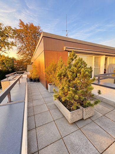 Ático inundado de luz con generosa terraza en la azotea – Dachterrasse