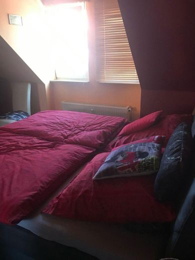 Schlafzimmer 1