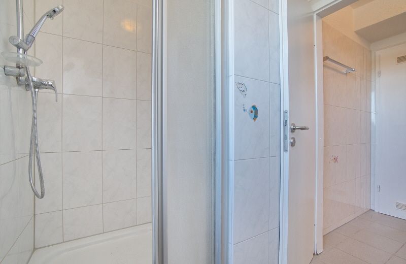 Rüttenscheid: Düzenli temizlik hizmeti sunulan, tamamen mobilyalı üç yatak odalı daire; Rüttenscheider Straße üzerinde popüler bir konumda – 9750c7c8fcacb0a6db8e44be5de9a9f442d6f318.jpg