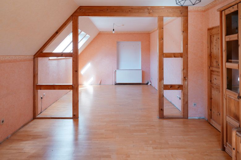 Provisionsfrei ins Familienglück: Traumhaftes Generationenhaus im Grünen mit viel Platz! – Wohnzimmer Obergeschoss