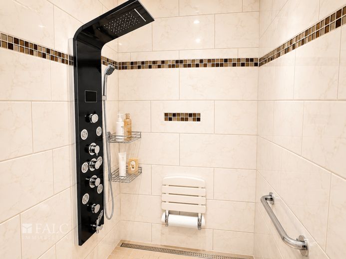 Gepflegte 2-Zimmer-ETW mit Balkon, Stellplatz und EBK - ideal für Eigennutzer und Kapitalanleger – Wellness-Dusche