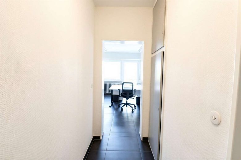 WRS Immobilien - Erlensee - kleine Bürofläche in zentraler Lage - mit Balkon und Duschbad – Flur