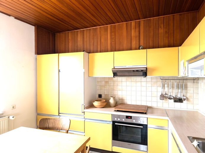 spaziosa casa plurifamiliare con garage a Maxhütte-Haidhof – EG-Küche