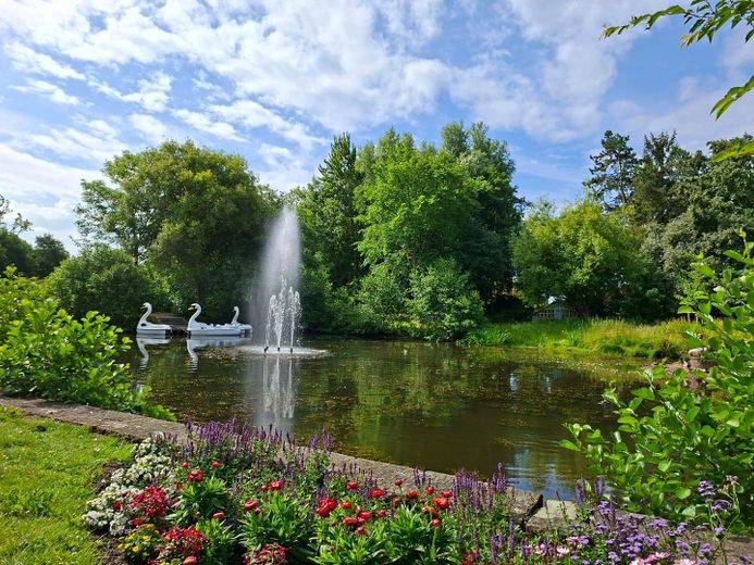 KURPARK-RESIDENZ Appartement en copropriété de 2 pièces, piscine/jacuzzi/sauna inclus dans les charges de copropriété, pompe à chaleur ! 1 place de parking en garage souterrain – Seekurpark am Nachmittag