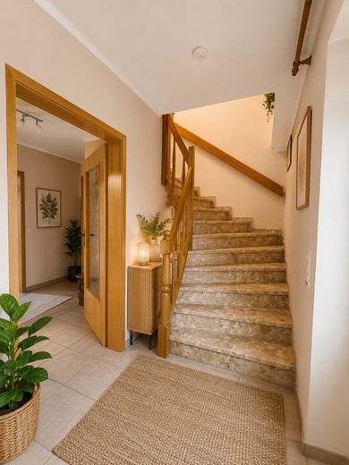 Einfamilienhaus in ruhiger Lage nahe Hamburg – Eingangsbereich inkl. Treppe