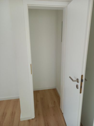 Lichtdurchflutete Zweizimmerwohnung – Vorratskammer