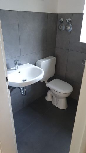 Schöne, frisch renovierte 3-Zimmer Wohnung in Köln-Seeberg-Süd, 1 Etage – Bad