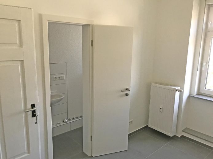 Tür von Küche zum Bad