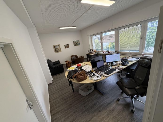 Büros mit Halle – Foto 2