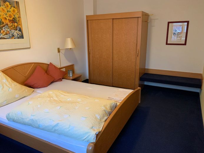 möblierte Wohnung 60qm- ab sofort-Pauschalmiete inkl. NK -  in 67167 Erpolzheim – Schlafzimmer 