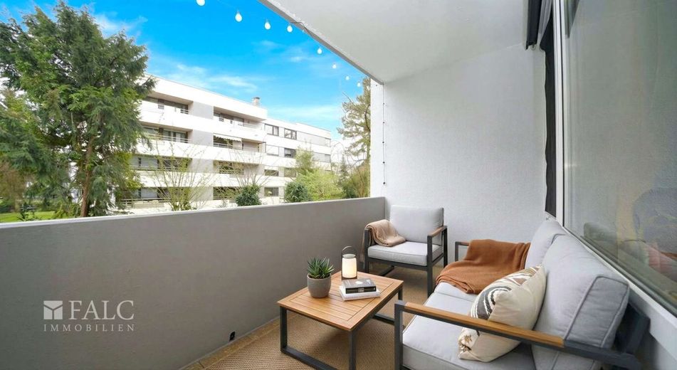 Neubau-Feeling: 3-Zimmer-Erdgeschosswohnung in perfekter Lage *KERNSANIERT* - FALC Immobilien – Balkon (Möb. Vis.)