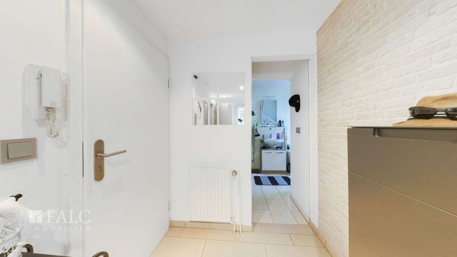 Kapitalanlage oder Zuhause? Moderne Eigentumswohnung mit Kamin, Balkon und Stellplatz in Dümpten – Diele