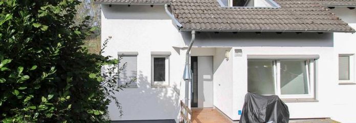 Viel Platz auf drei Etagen – Reihenendhaus mit Potenzial in Dagobertshausen