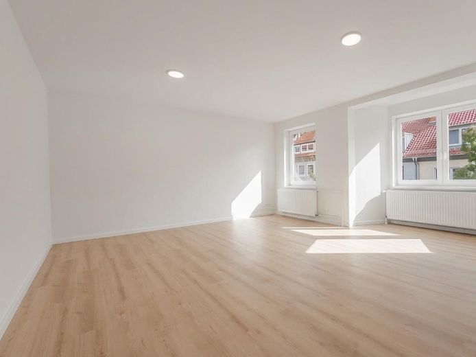 Centro de la ciudad: apartamento de 3 habitaciones, recién renovado – Wohnzimmer